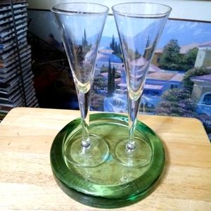 🍾🍸GREEN TRAY & 2 BAR GLASSES🍹🍹🍹🍷A FABULOUS VINTAGE GIFT. 🍸🍸